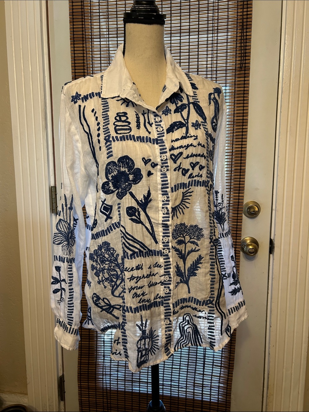 Johnny Was Boutanique Double Button Oversized Shirt In White/Navy Sz MED EUC